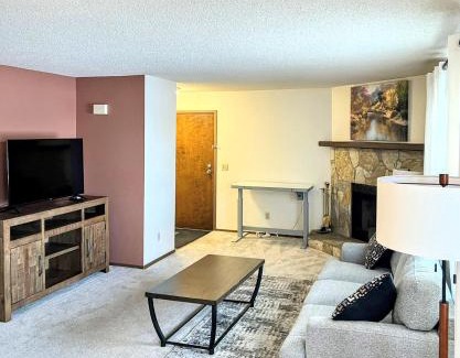Downtown Anchorage Apartment | Spacious Downtown 2-bdrm Apartment