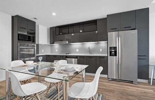 Shawmut Apartment | Spacious Downtown 2BR | Gym | Pool | Unbeatable Boston Location