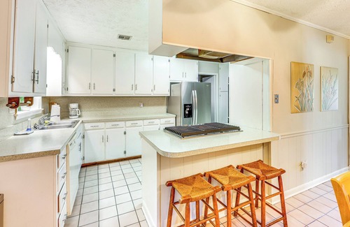 Montgomery House | Spacious Downtown Montgomery Home w/Yard, Patio!