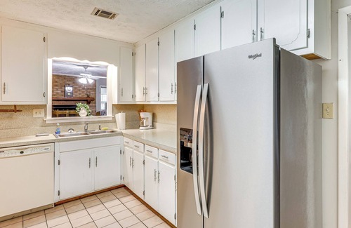 Montgomery House | Spacious Downtown Montgomery Home w/Yard, Patio!