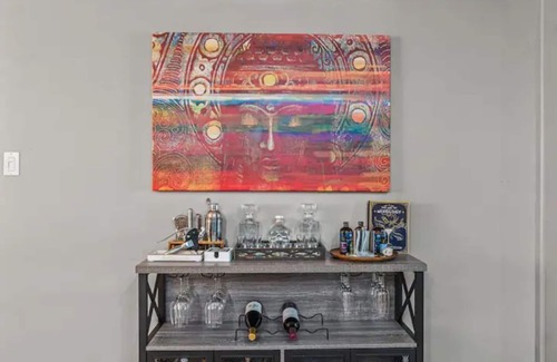 Redmond House | Spacious downtown pad - billiards/ping pong/sauna