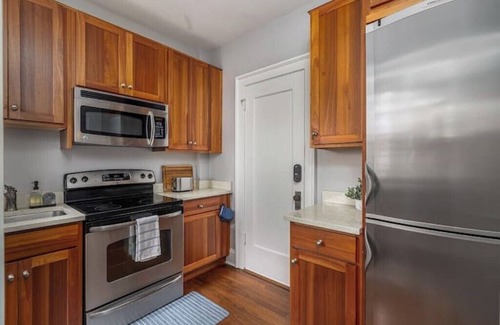 Savannah Victorian District Apartment | Spacious Downtown Savannah Historic Modern Apartment On Forsyth Park