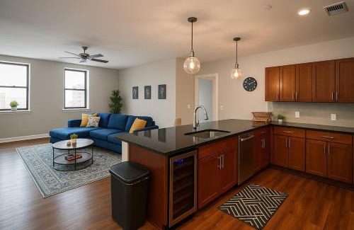 Downtown Cleveland Apartment | Spacious Downtown Sq Stadium, Casino, R&R HoF!