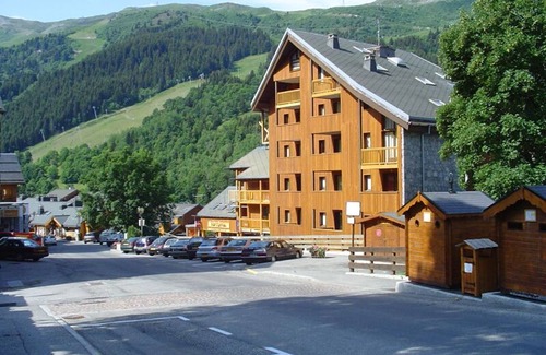 Meribel Centre Apartment | Spacious Duplex for 10 in Méribel Centre, Near Slopes & Shops