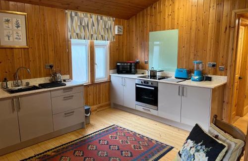 Pitchcombe Apartment | Spacious eco-energy timber barn in Chadbury