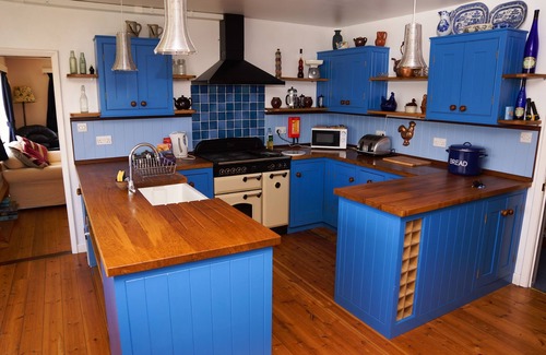 Ningwood House | Spacious Eco friendly house, 5 beds, 4 bath, Fabulous Views, EV Charger