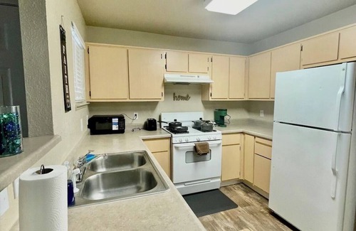 Elk Grove House | Spacious & Elegant 3BR - Pet-Friendly - Elk Grove