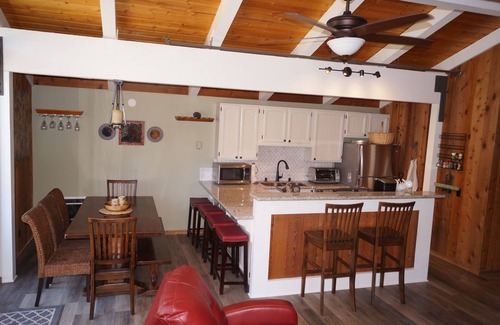 Mammoth Lakes Condo | Spacious Entertainers Paradise 4Bed, Hot Tub, Walkable to Town