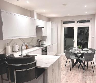 Palmers Green Apartment | Spacious Executive 1BR Apartment