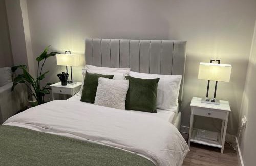 Palmers Green Apartment | Spacious Executive 1BR Apartment