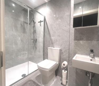 Palmers Green Apartment | Spacious Executive 1BR Apartment