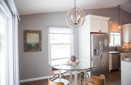 Janesville House | Spacious Executive 2BR Home Near Shopping & Dining