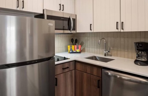 West Bloomington House | Spacious Extended Stay in Bloomington – Great for Families, Business & Shopping
