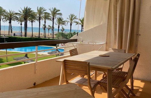 Vilanova I la Geltru Apartment | Spacious fully renovated apartment in luxury residence facing the beach
