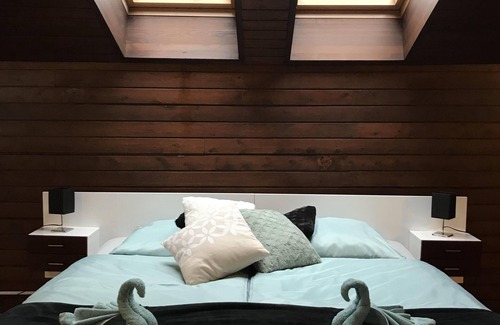 Ljubljana Bed & Breakfast | Spacious family room with bath