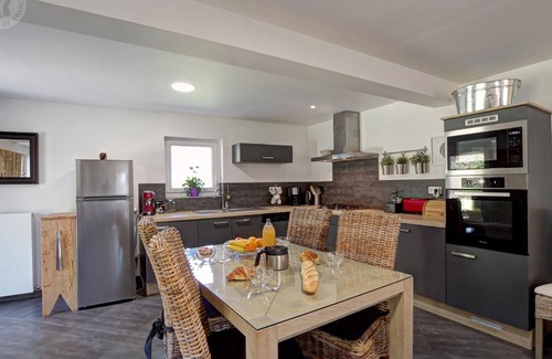Pilat Rhodanien Cottage | Spacious family cottage with WiFi in peaceful countryside