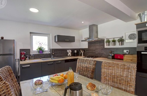 Pilat Rhodanien Cottage | Spacious family cottage with WiFi in peaceful countryside