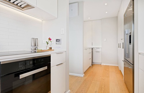 Christchurch House | Spacious, Family-Friendly, 4BR, Home & Garden near Airport
