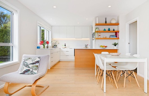 Christchurch House | Spacious, Family-Friendly, 4BR, Home & Garden near Airport