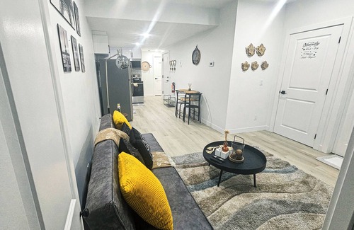 Southeast Calgary House | Spacious Family Friendly Suite with free PS5 Gaming, Netflix, PRIME and more