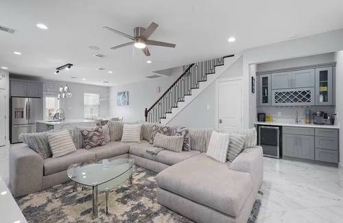 Spring Branch House | Spacious Family-Friendly Home w/Backyard + BBQ