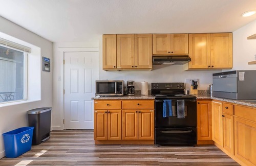South Park House | Spacious Family-Friendly 2BR Suite in South SEA