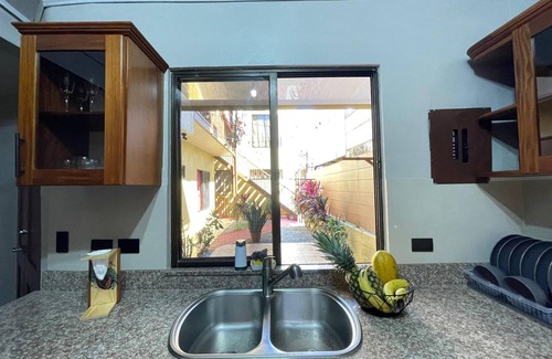 El Cerro House | Spacious Family Friendly Vacation House with a Garden. Close to the Beach!