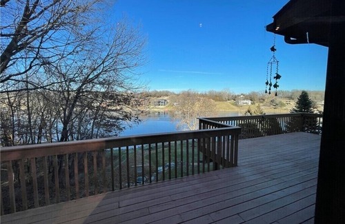 Panora Cabin | Spacious Family Friendly Cabin on the Water with Bunkhouse- Sleeps 12