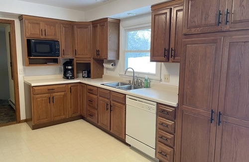Green Lake House | Spacious Family Getaway Walking Distance To Downtown Green Lake