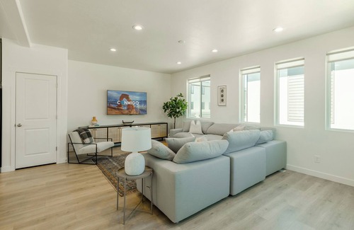 American Fork House | Spacious Family Haven with Stunning Views