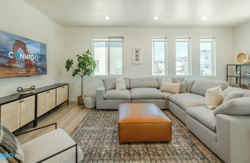 American Fork House | Spacious Family Haven with Stunning Views