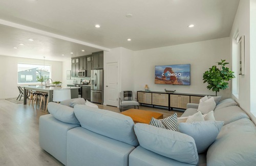 American Fork House | Spacious Family Haven with Stunning Views