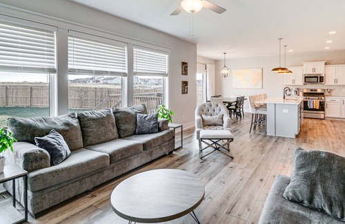 Ankeny House | Spacious Family Home ~ 13 Mi to Des Moines