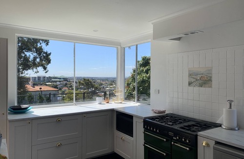 Ascot House | Spacious Family Home in Ascot