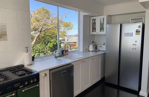 Ascot House | Spacious Family Home in Ascot
