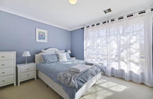 Calare House | Spacious Family Home - Leafy Suburb & Pets Allowed