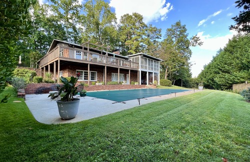 Sandy Springs House | Spacious Family Home - Prime Location - Pet Friendly