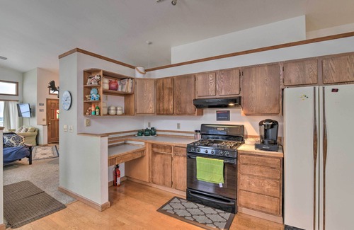 Huffman - O' Malley House | Spacious Family Home w/Deck + Million-Dollar View