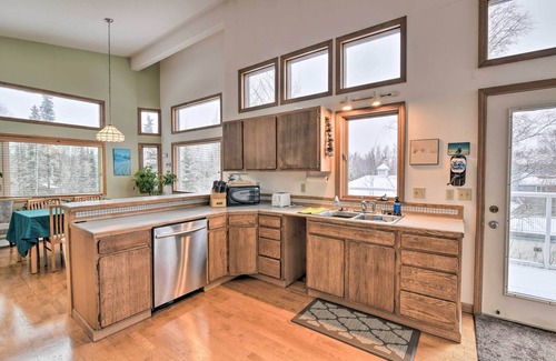 Huffman - O' Malley House | Spacious Family Home w/Deck + Million-Dollar View