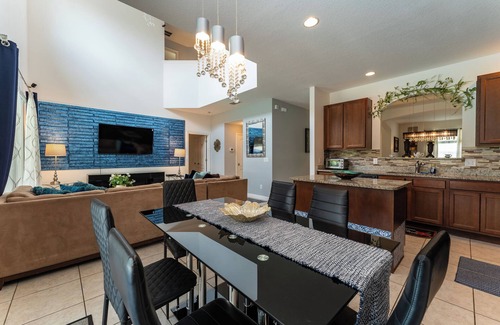 Loughman House | Spacious Family Home with Pool – Comfort, Style & Great Location!