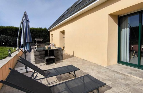 Cerences Cottage | Spacious Family Home with Modern Amenities, Enclosed Garden, WiFi, and Pet-Friendly