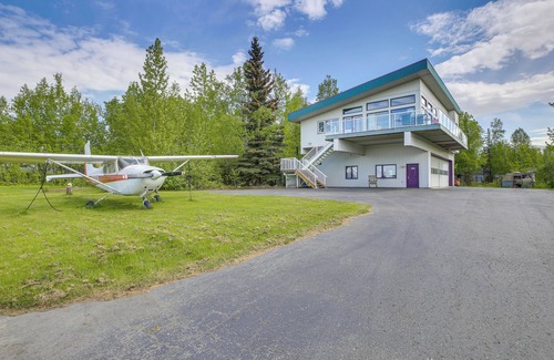 Huffman - O' Malley Cottage | Spacious Family Home w/Deck + Million-dollar View