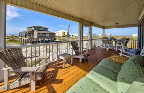 Fort Morgan House | Spacious Family House Near the Beach & hot tub