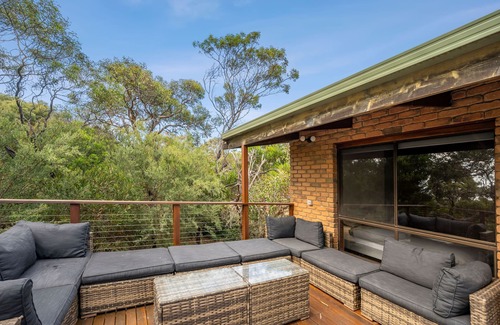 Anglesea House | Spacious family house - pool table and more!Close to the beach and shops.