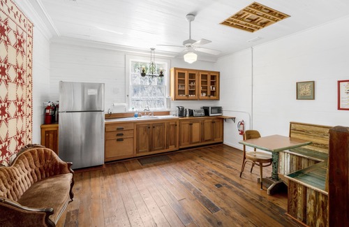 Historic Downtown Apalachicola Apartment | Spacious Family King Suite, Centrally Located