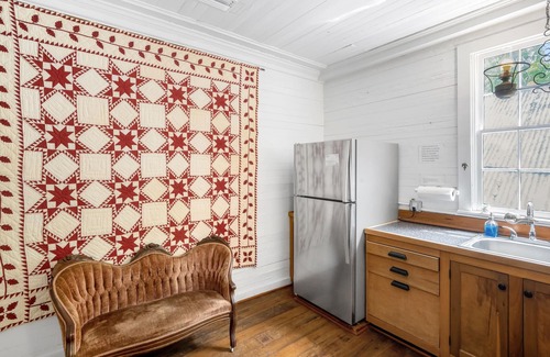 Historic Downtown Apalachicola Apartment | Spacious Family King Suite, Centrally Located