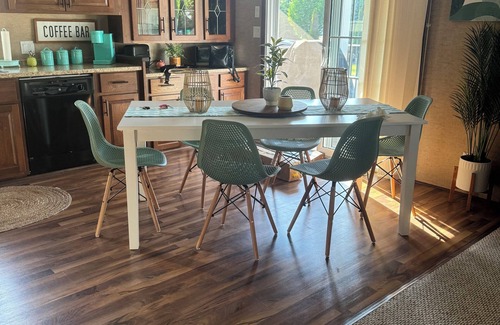 Sherkston RV Rental | Spacious family oriented cottage steps to the beach and waterpark!