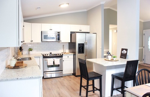 Charlotte House | ♥Spacious Family Oasis ~ 5★ Location ~ ♛Royal Beds