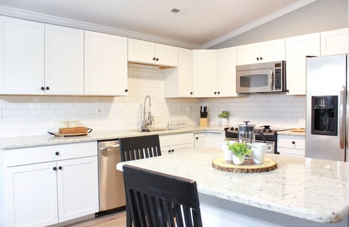 Charlotte House | ♥Spacious Family Oasis ~ 5★ Location ~ ♛Royal Beds