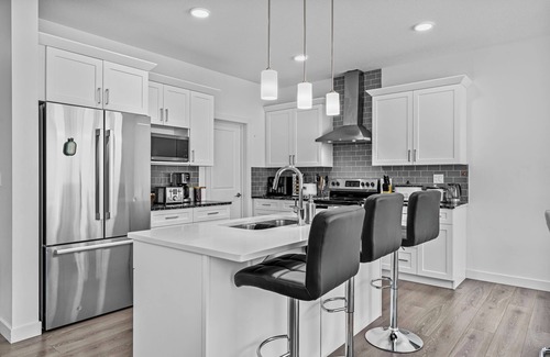 West Edmonton House | Spacious Family Retreat Near West Edmonton Mall | Gym, Ravine, Trails, Netflix